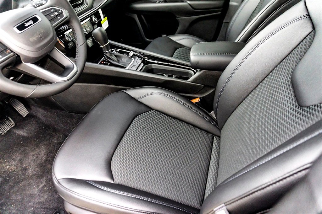 New 2026 Jeep Compass Latitude image 10