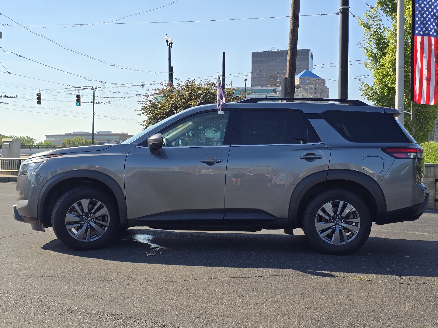 Used 2025 Nissan Pathfinder SV FWD image 22