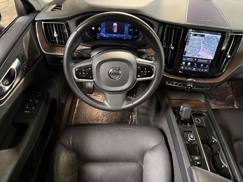 Used 2024 Volvo XC60 B5 Plus image 4