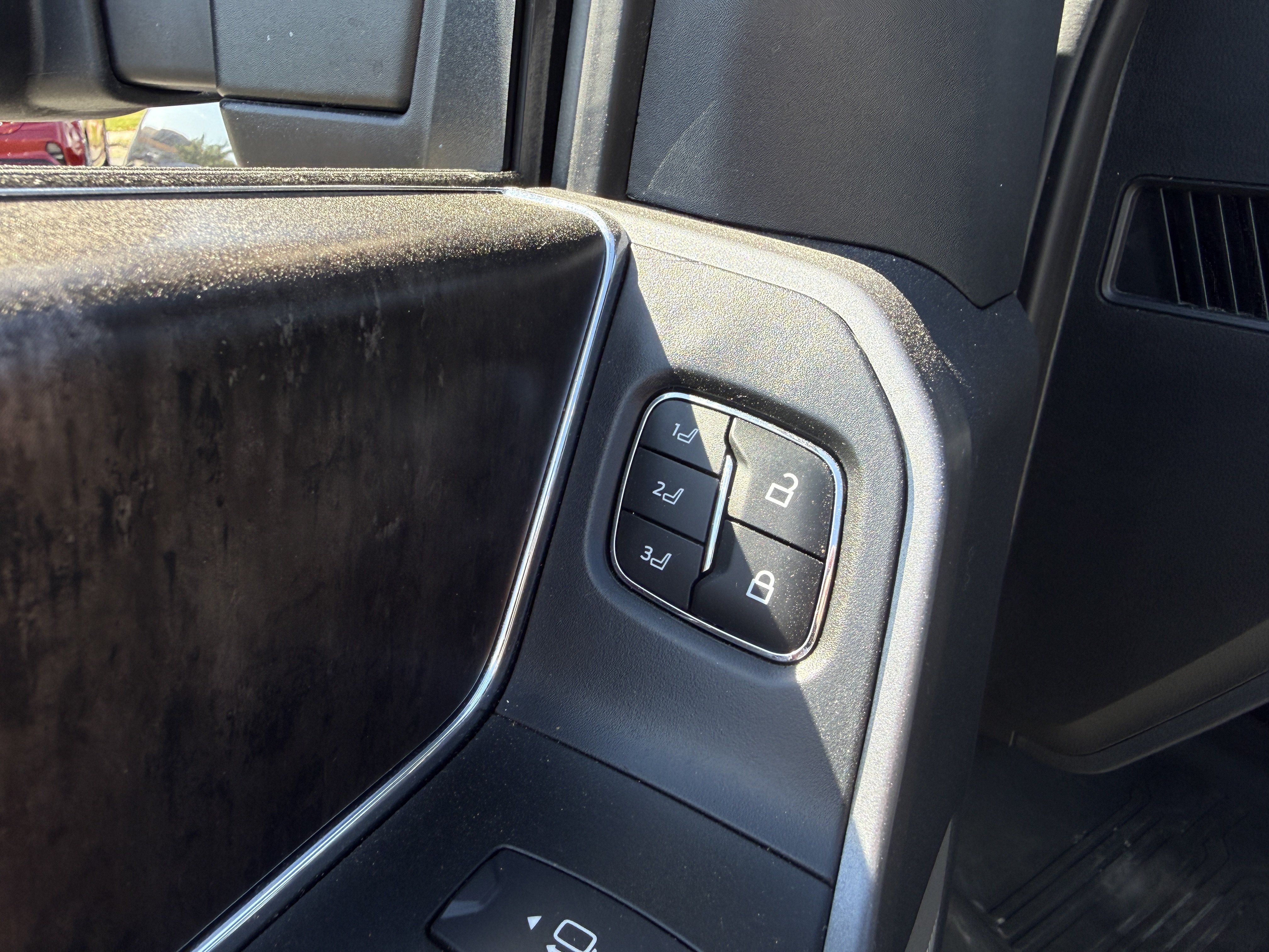 Used 2025 Ford F250 Lariat w/ Lariat Ultimate Package AWD/4WD image 11