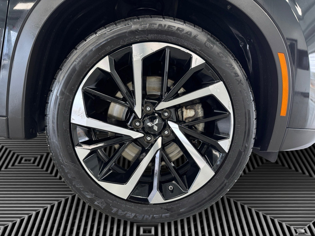 Used 2023 Mitsubishi Outlander SE image 9