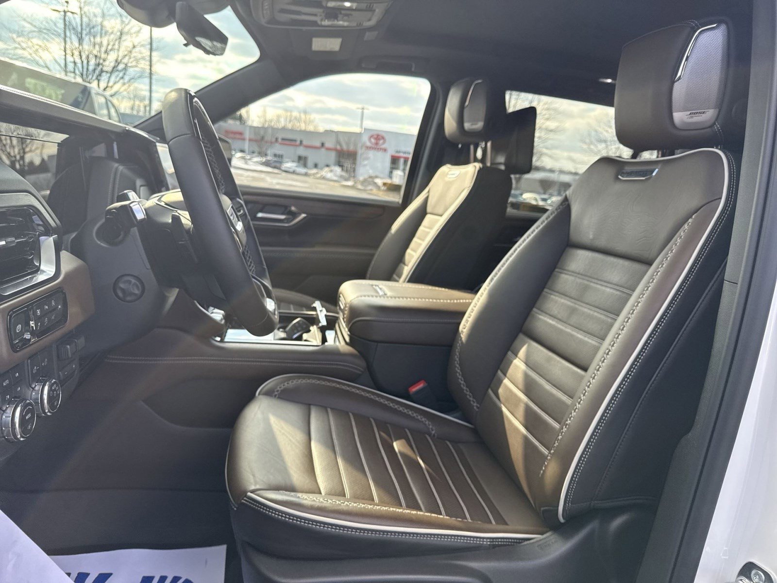 Used 2025 GMC Yukon XL Denali Ultimate w/ LPO, Illumination Package image 13