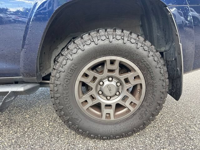 Used 2020 Toyota 4Runner Venture w/ Moonroof Package AWD/4WD image 16
