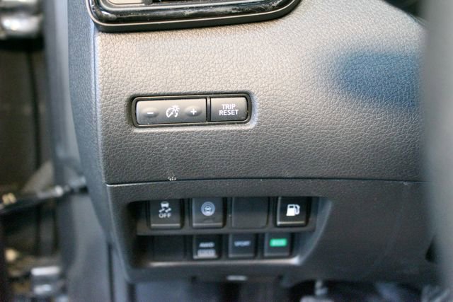 Used 2020 Nissan Rogue SV AWD/4WD image 14