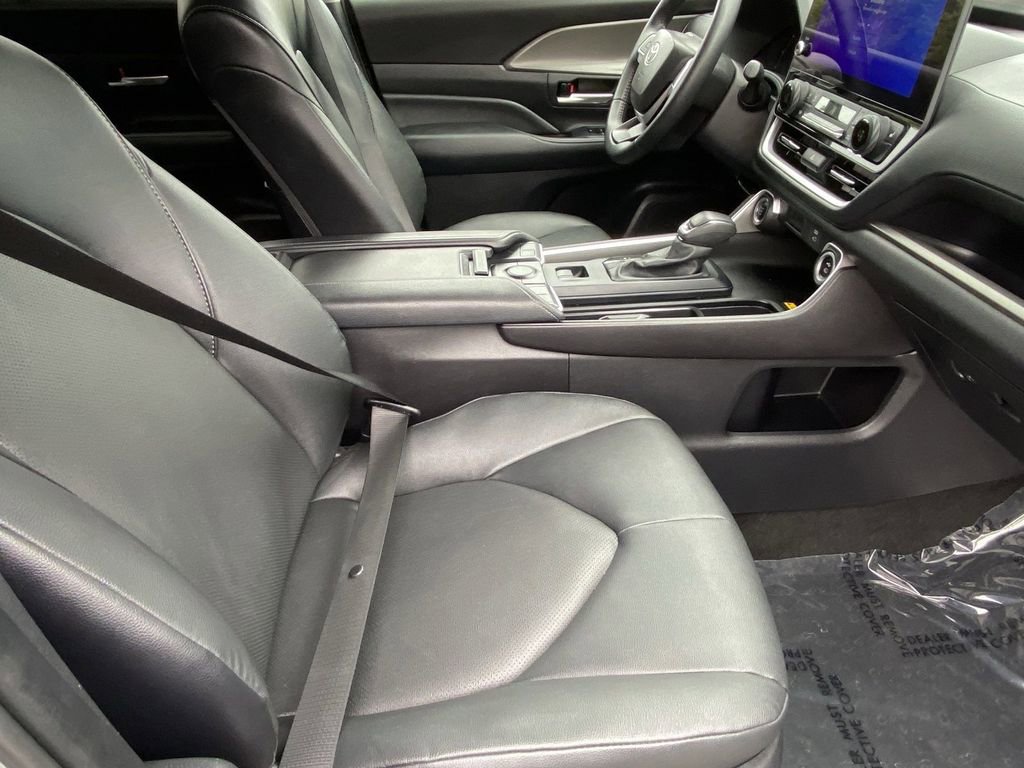 Certified 2025 Toyota Grand Highlander FWD image 15