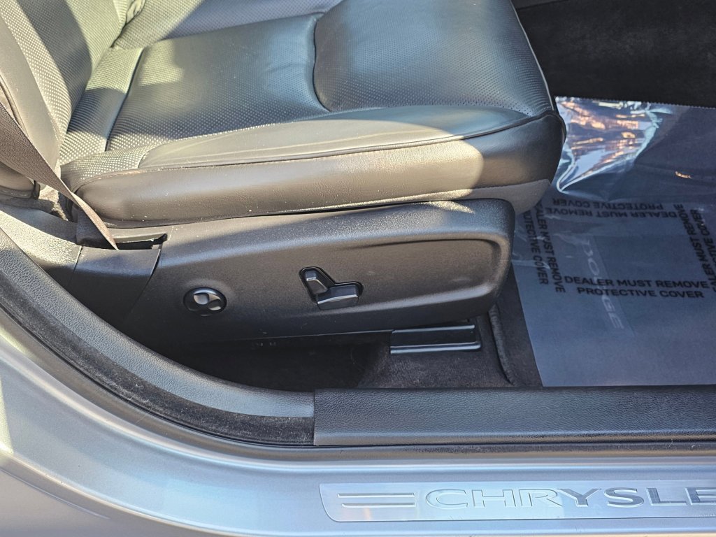 Used 2016 Chrysler 300 C image 27