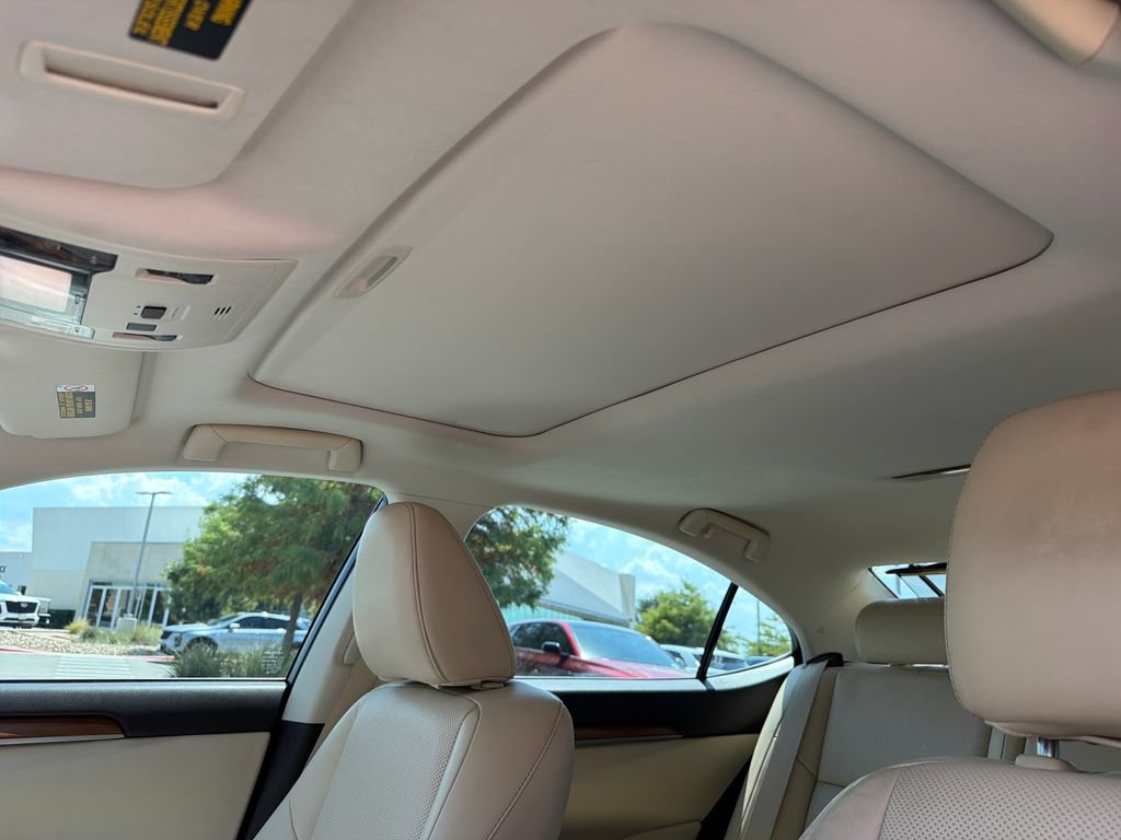 Used 2016 Lexus ES 300h w/ Luxury Package w/Wood Trim FWD image 30