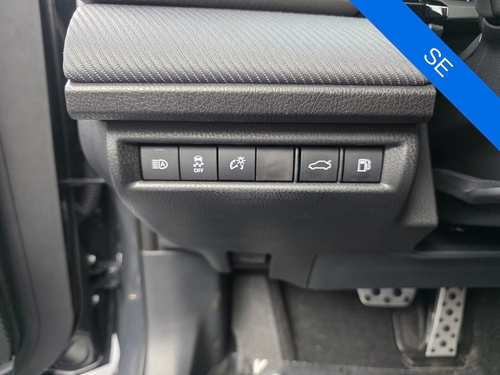 Used 2025 Toyota Camry SE FWD image 24