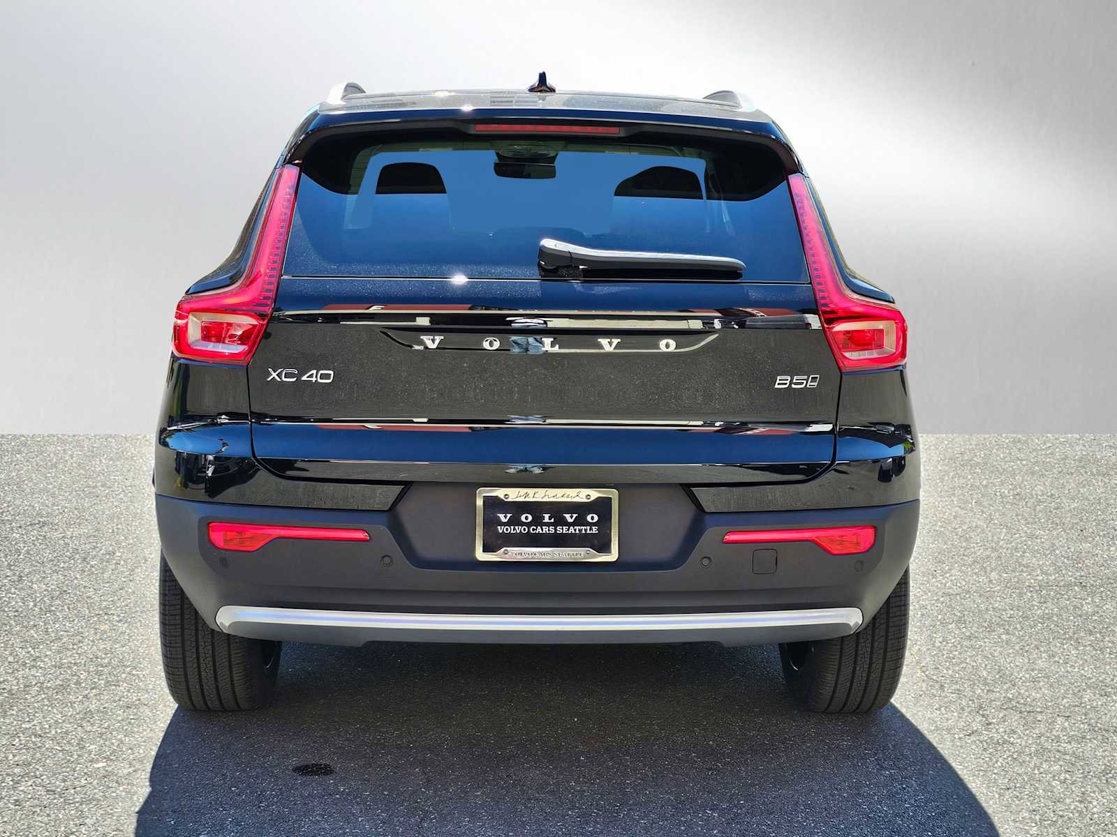 New 2025 Volvo XC40 B5 Ultra w/ Climate Package image 6