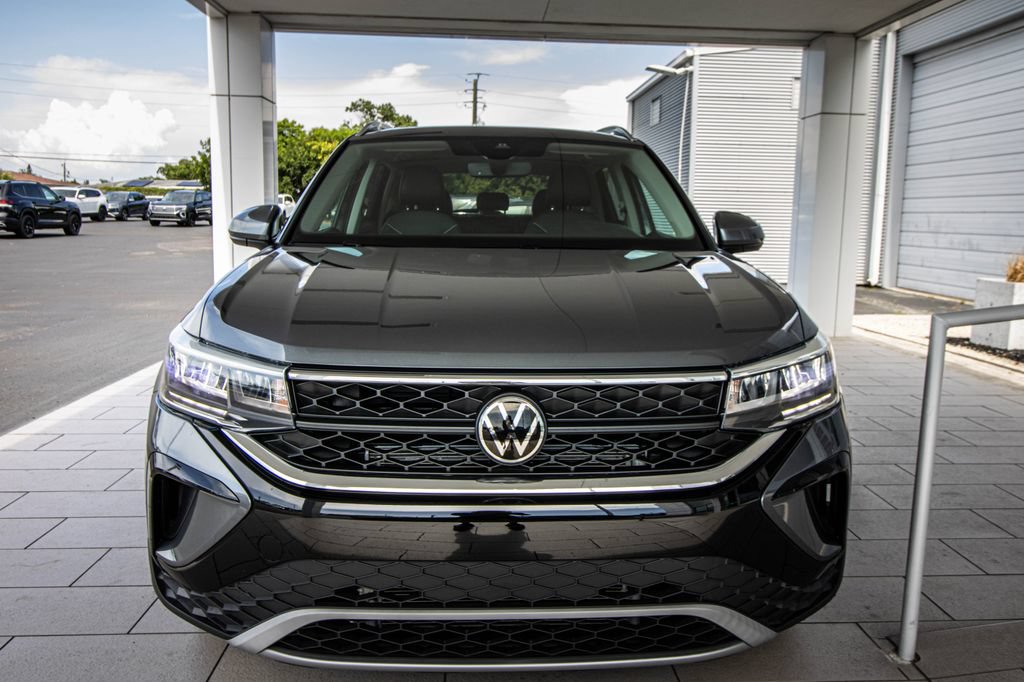 Certified 2023 Volkswagen Taos SE w/ Panoramic Sunroof Package FWD image 9