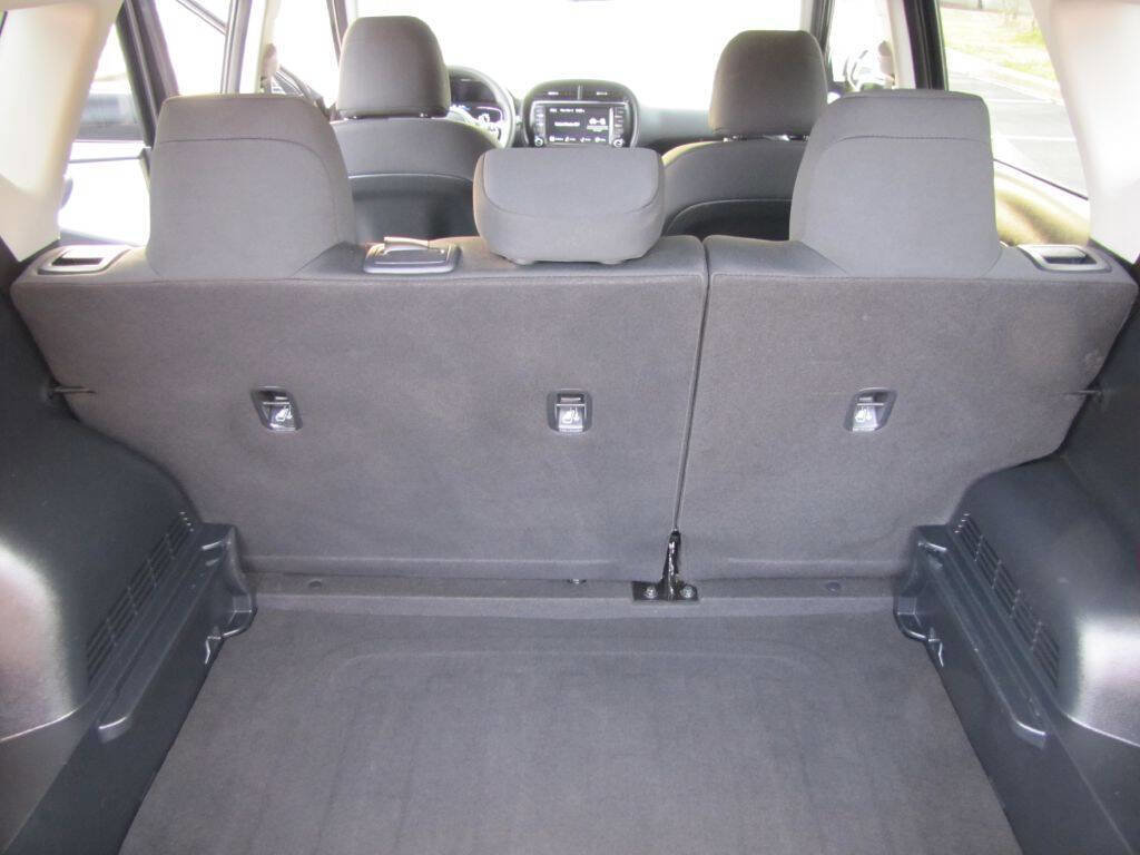 Used 2024 Kia Soul LX w/ Option Group 015 FWD image 19