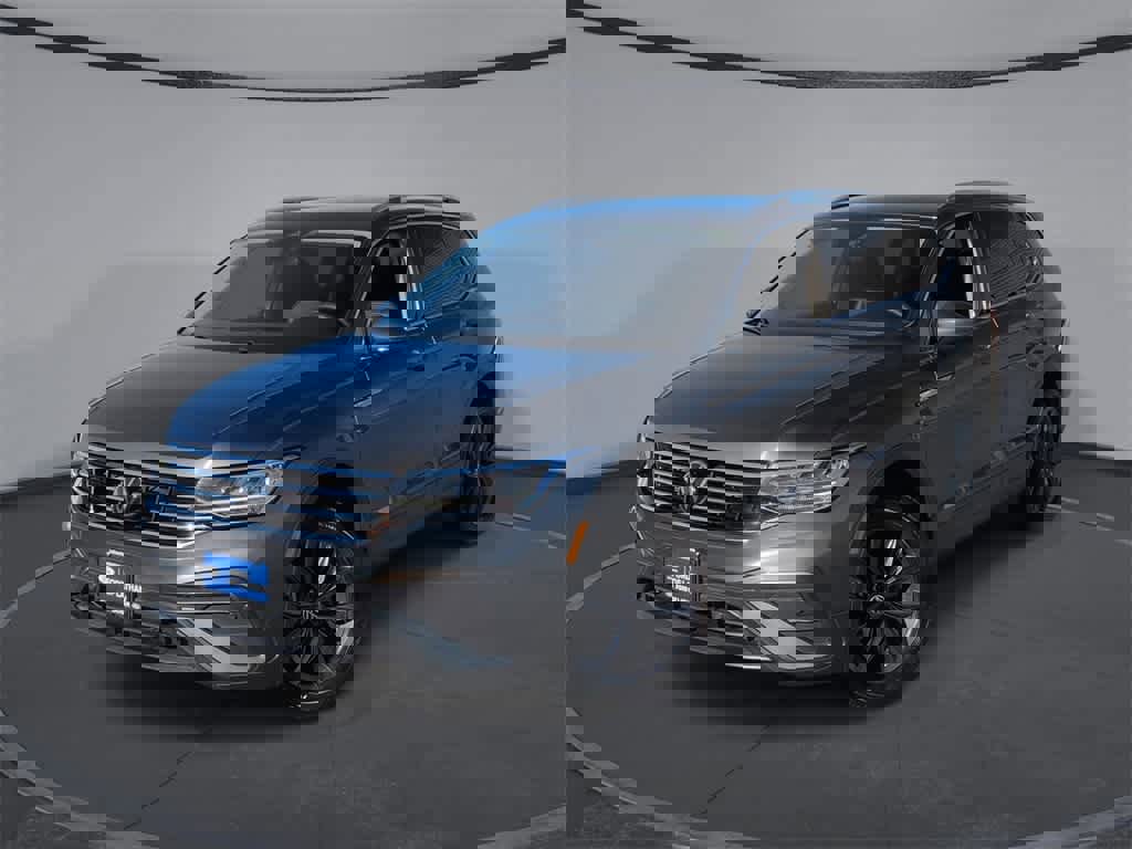 Used 2022 Volkswagen Tiguan SE image 1