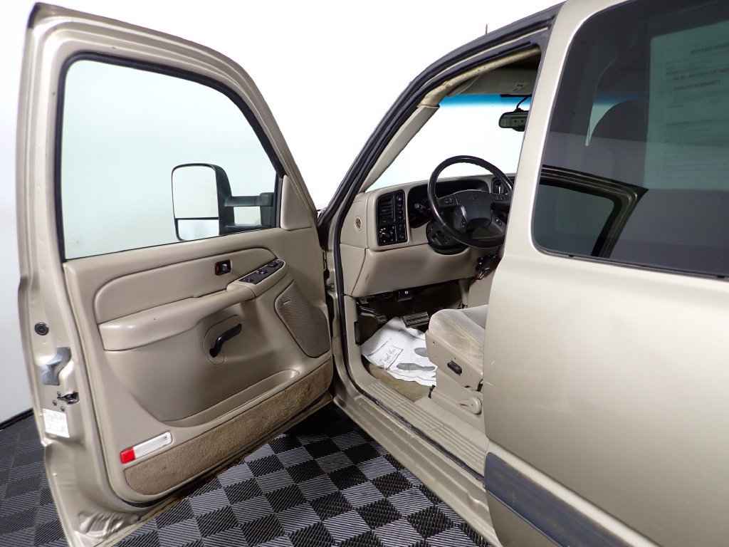 Used 2004 Chevrolet Silverado 1500 4x4 Extended Cab w/ Light Duty Power Package image 17