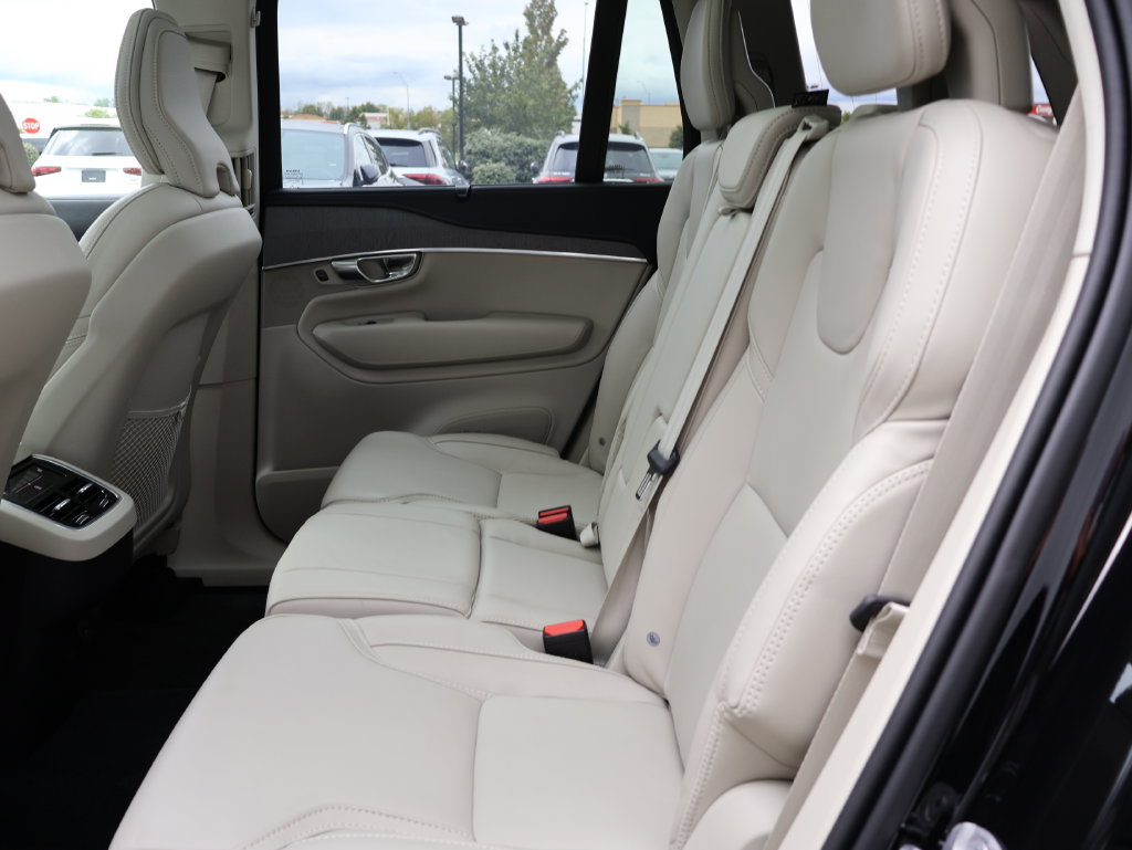 Used 2025 Volvo XC90 B6 Ultra w/ Protection Package Premier AWD/4WD image 13