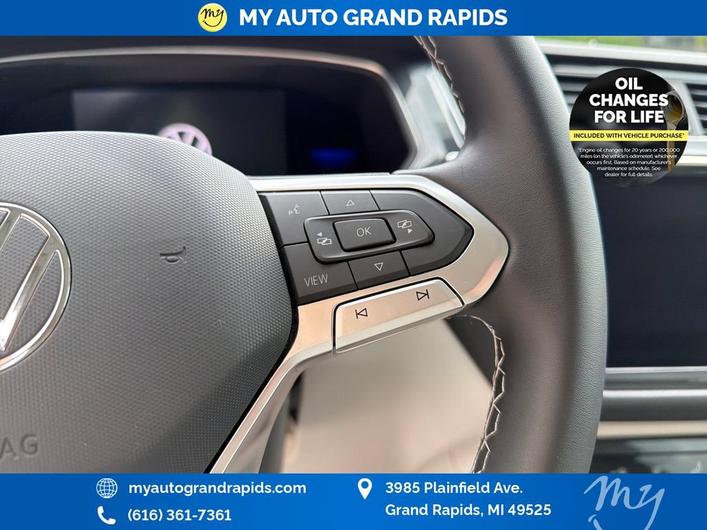 Used 2022 Volkswagen Tiguan SE AWD/4WD image 16