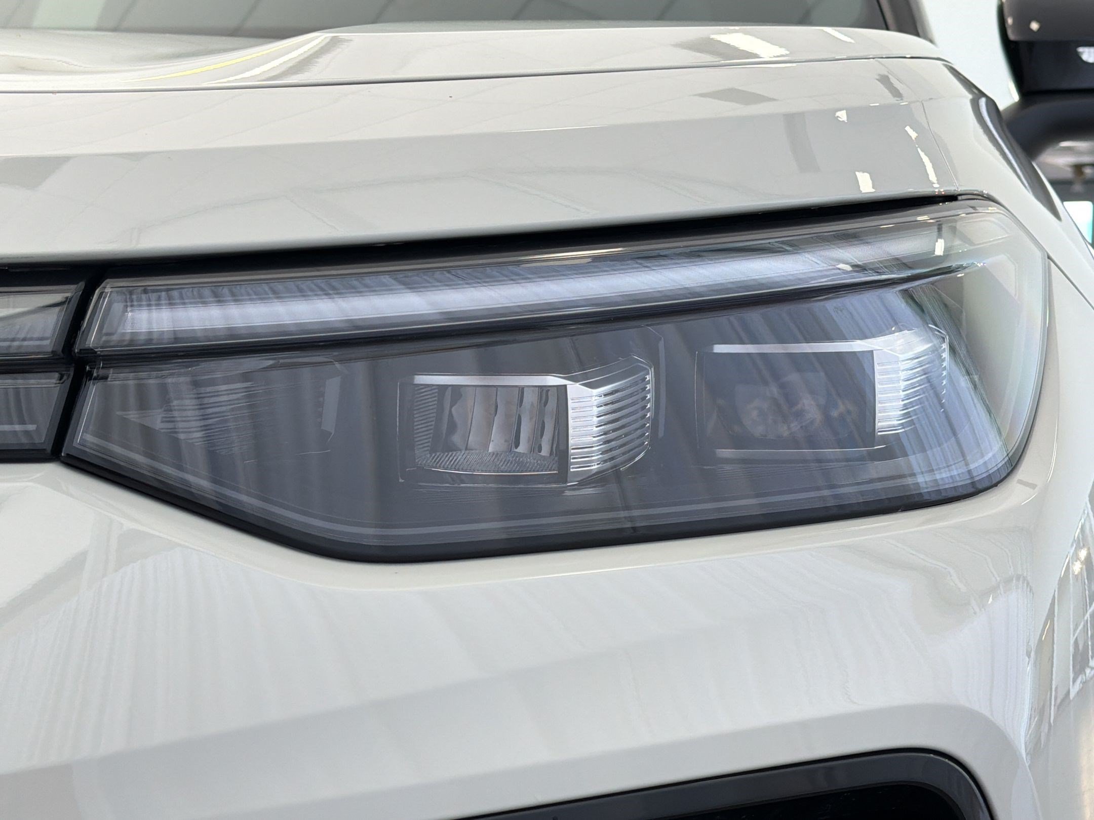 New 2026 Volkswagen Tiguan SE R-Line FWD image 11