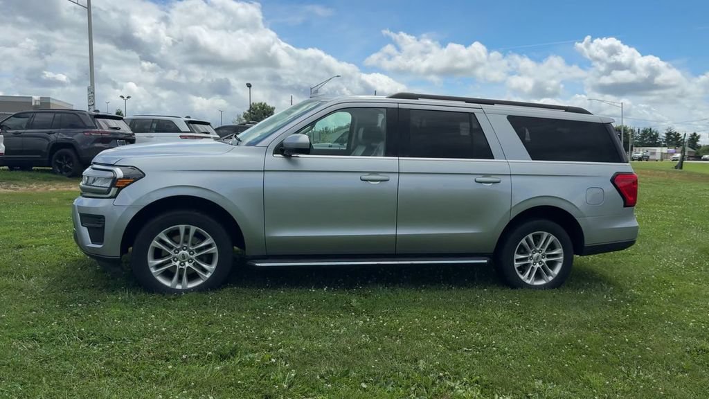 Used 2022 Ford Expedition Max XLT AWD/4WD image 3