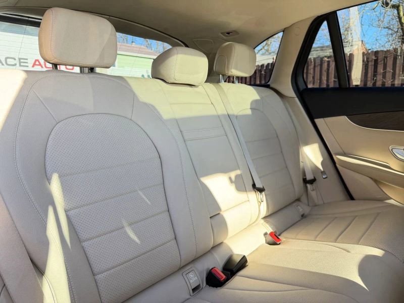 Used 2018 Mercedes-Benz GLC 300 4MATIC image 27