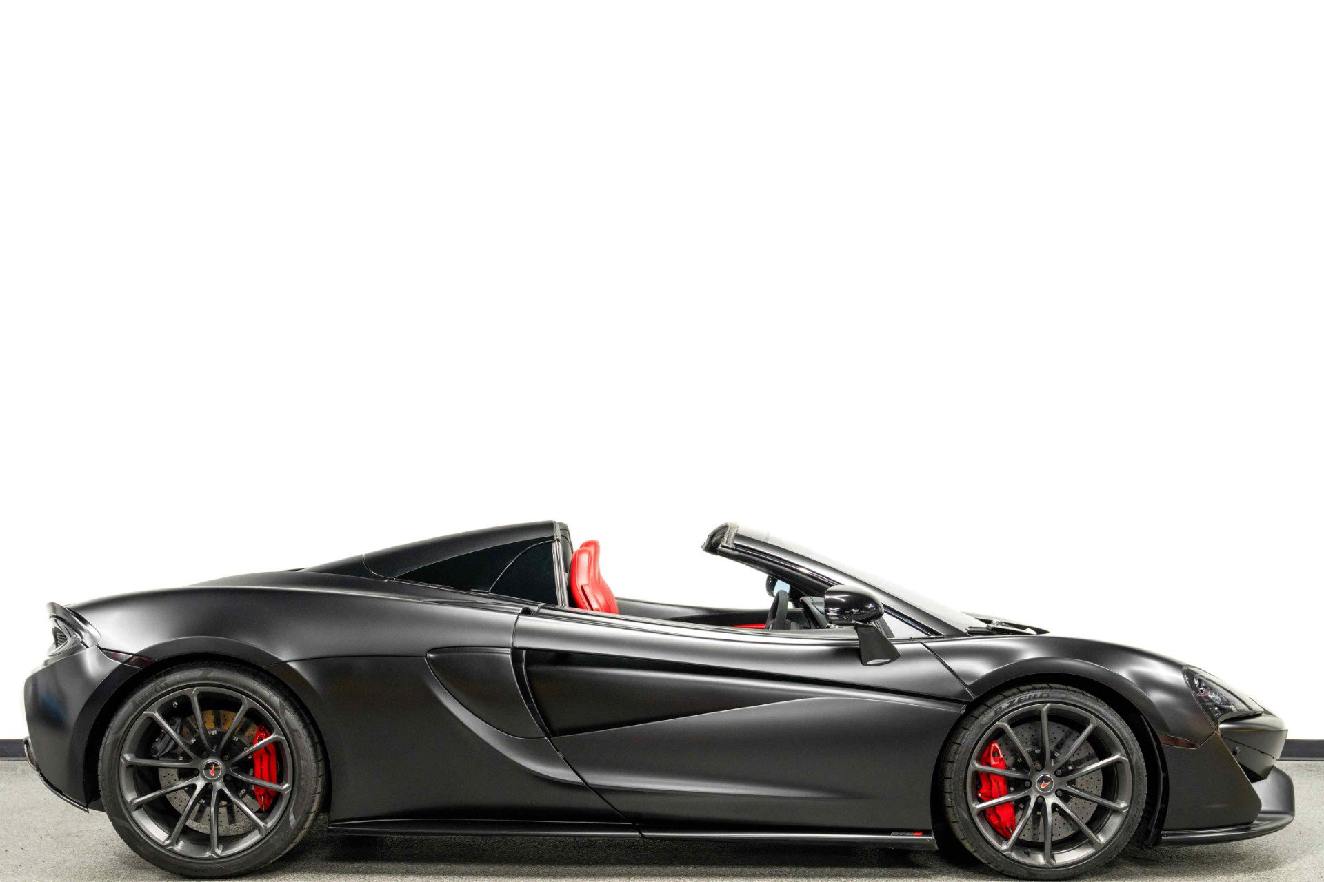 Used 2018 McLaren 570S Spider image 2