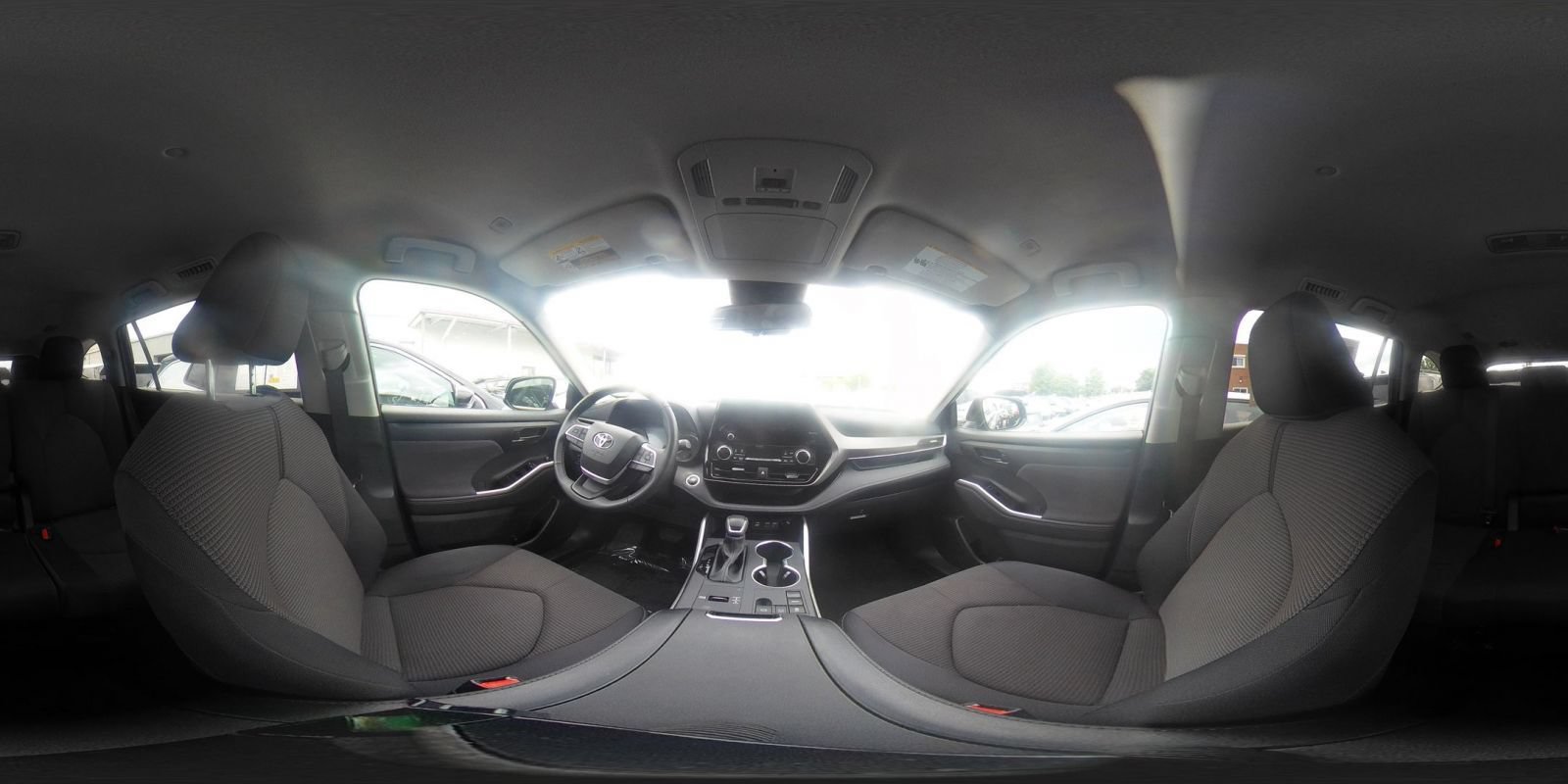 Used 2025 Toyota Highlander LE FWD image 44