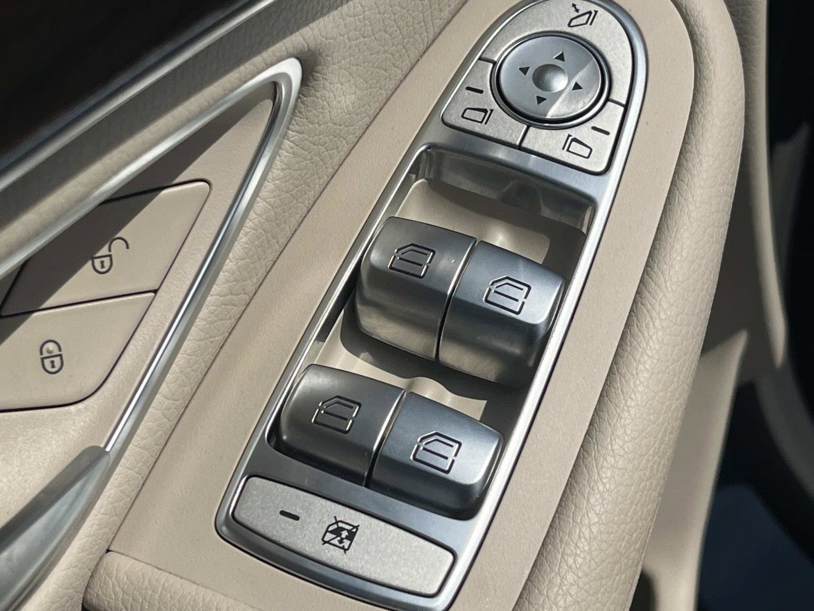 Certified 2022 Mercedes-Benz GLC 300 image 19