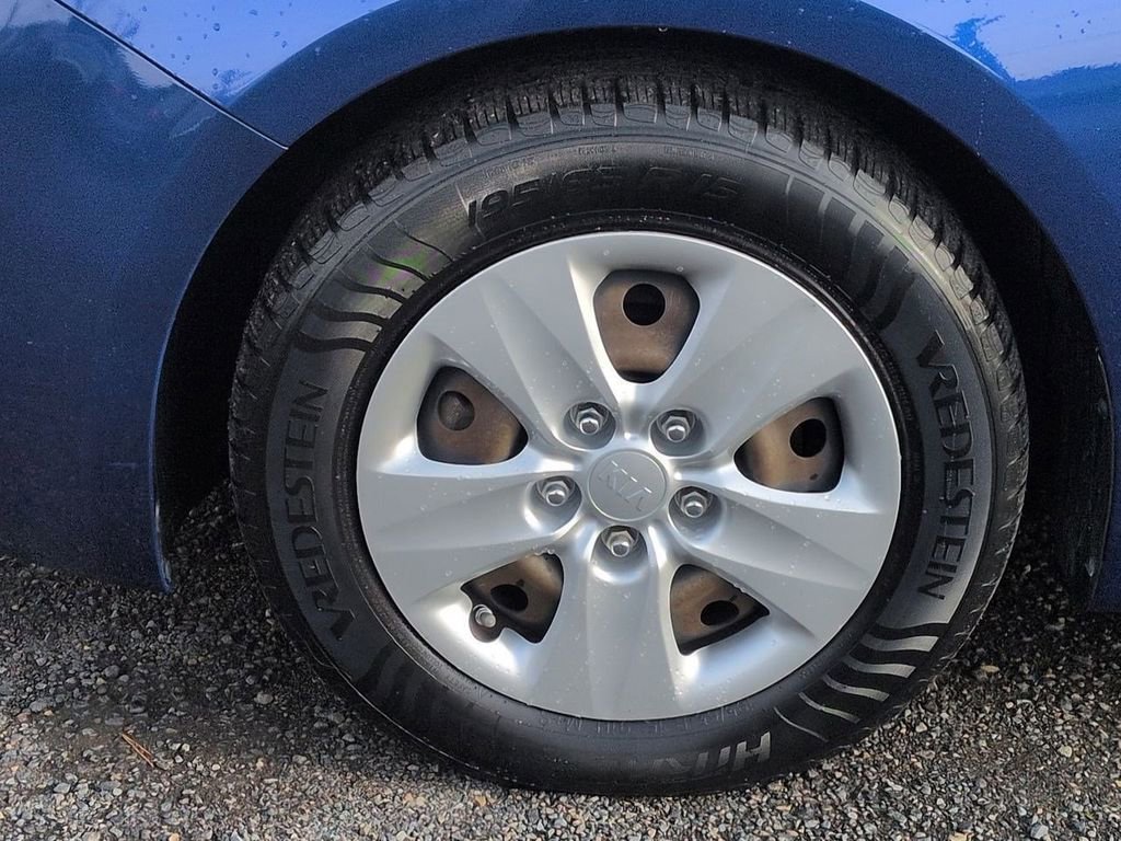 Used 2017 Kia Forte LX image 31