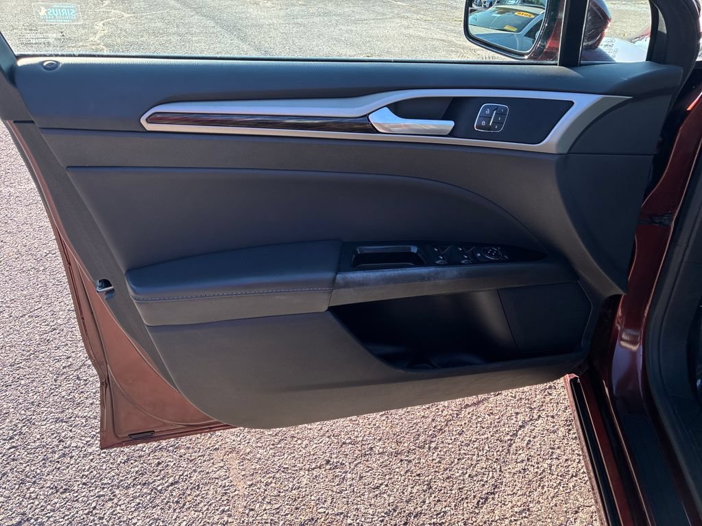 Used 2016 Ford Fusion SE w/ Equipment Group 202A FWD image 11