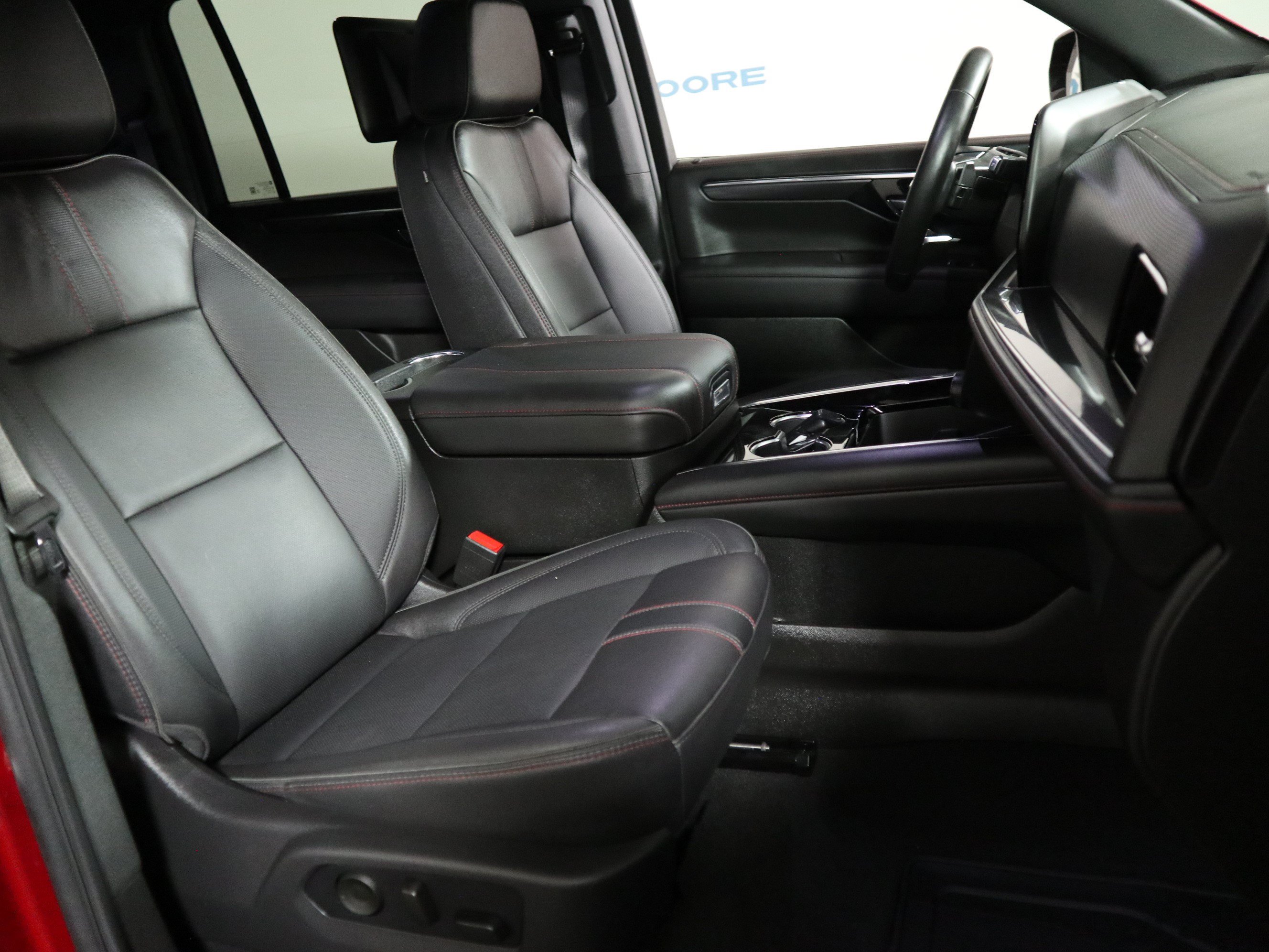 Used 2025 Chevrolet Suburban RST w/ RST Capability Package AWD/4WD image 17