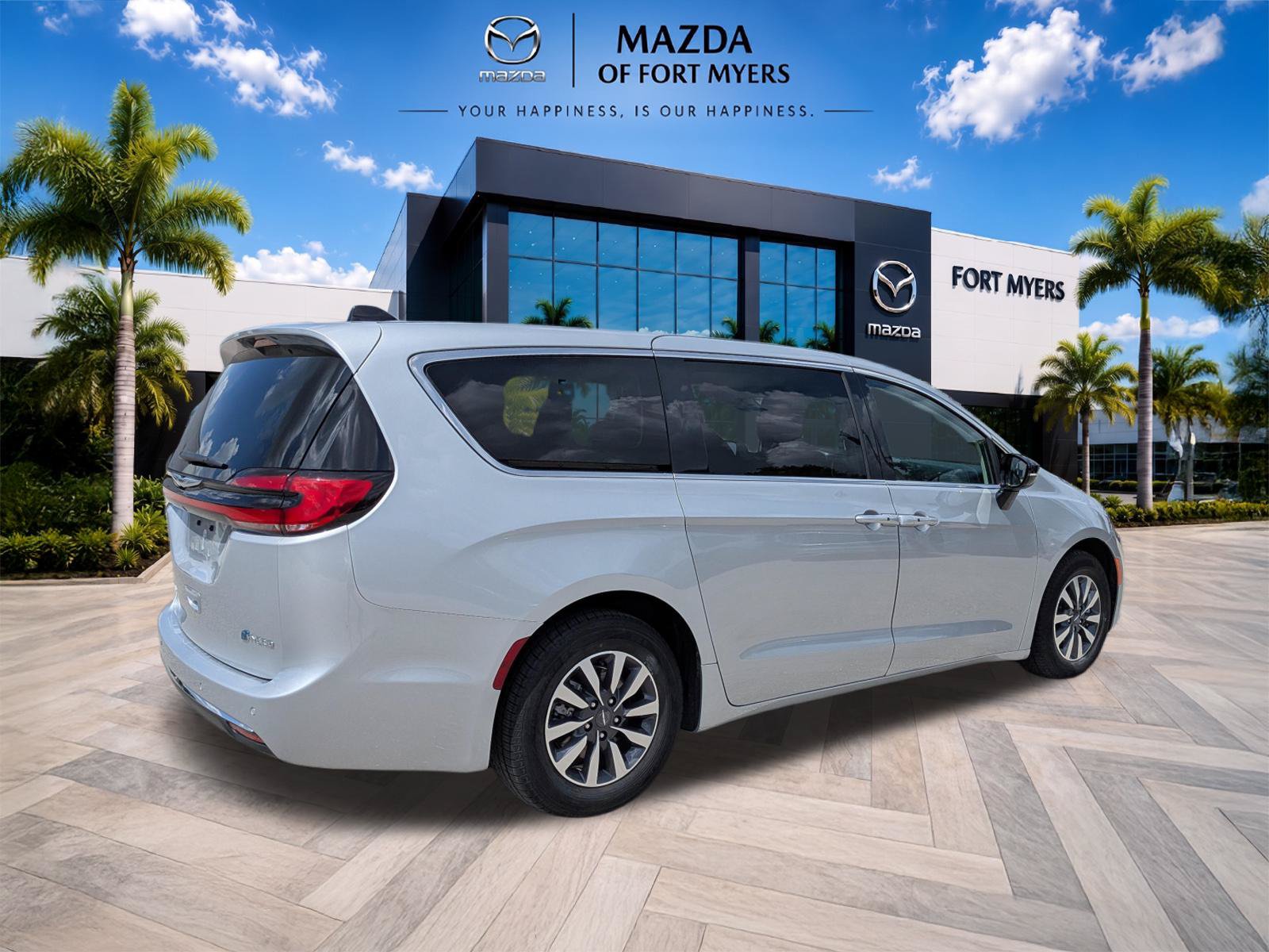 Used 2024 Chrysler Pacifica Limited FWD image 4