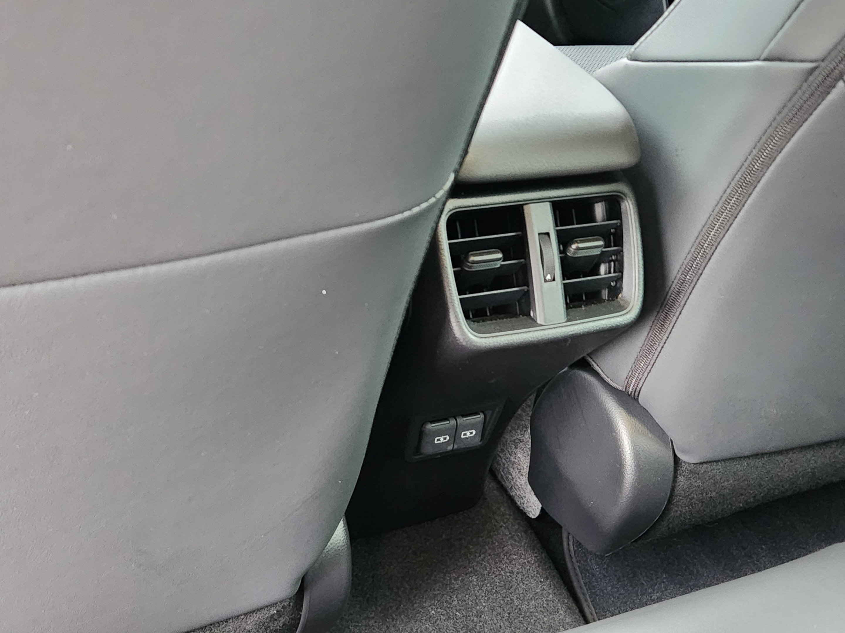 Used 2025 Lexus UX 300h FWD w/ Accessory Package (Z1) image 28
