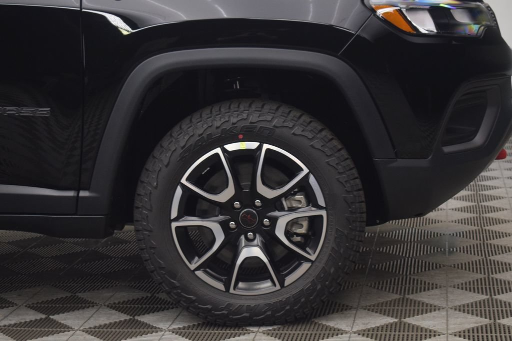 New 2026 Jeep Compass Trailhawk w/ Sun, Sound & Navigation Group AWD/4WD image 6