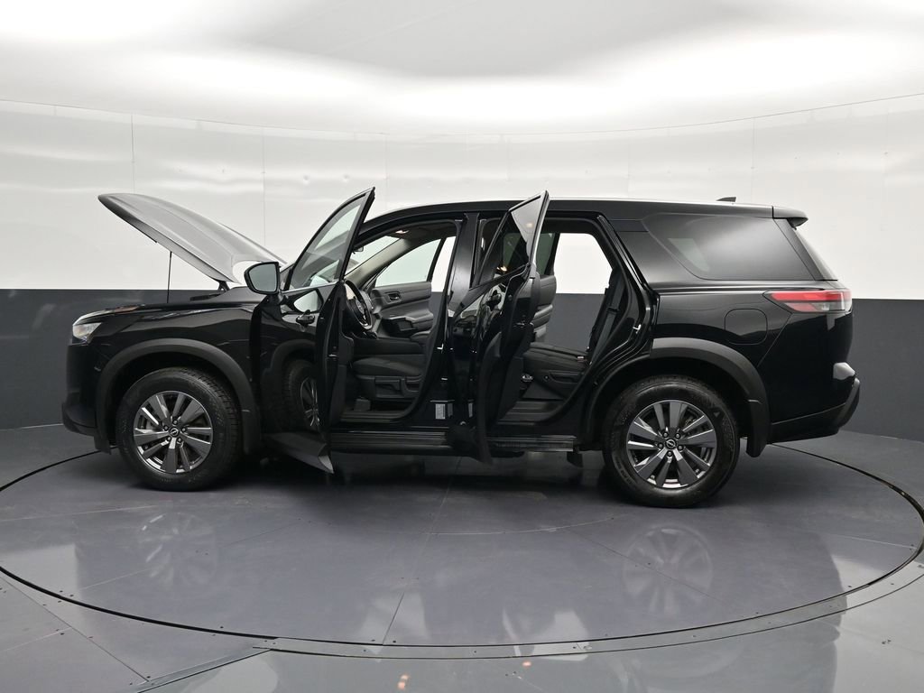 Used 2024 Nissan Pathfinder S image 42