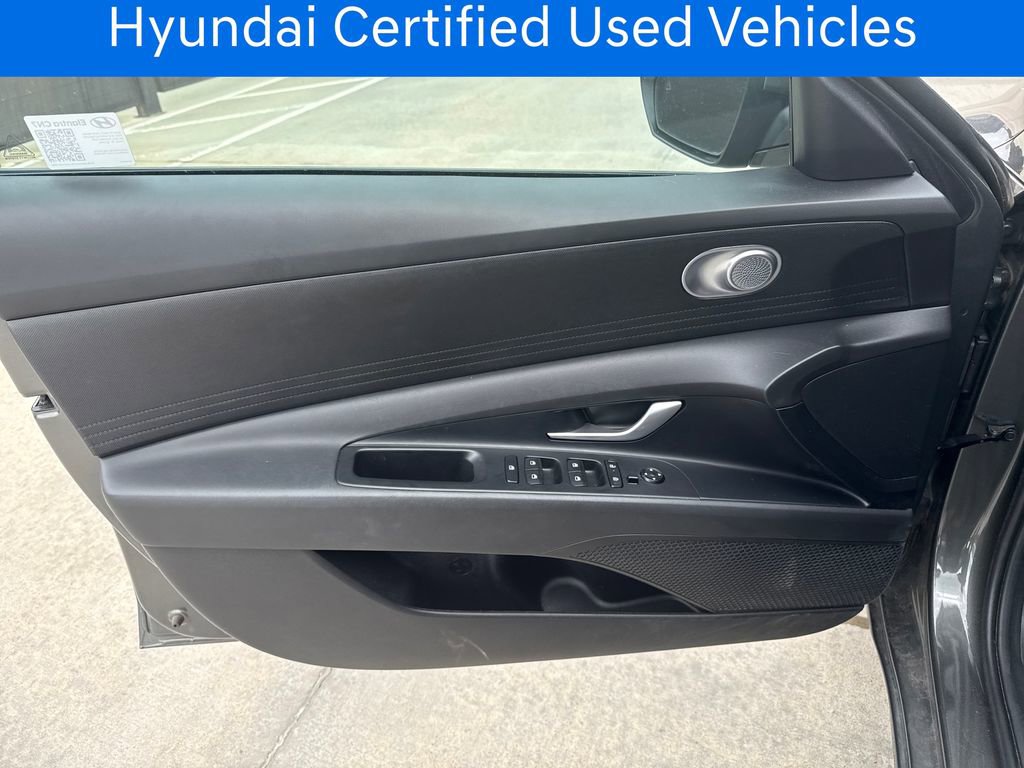 Used 2025 Hyundai Elantra SE image 11