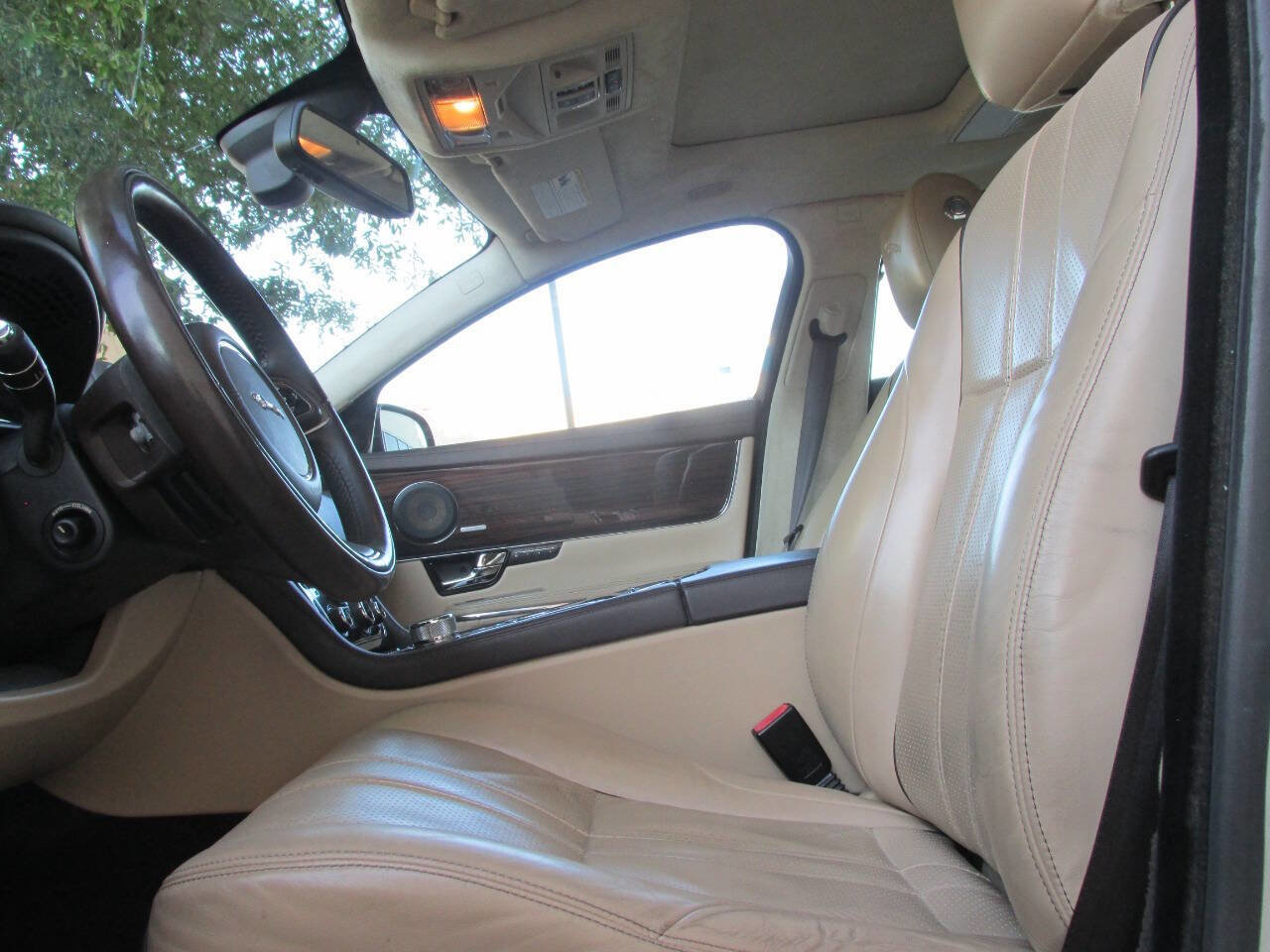 Used 2011 Jaguar XJ L image 11