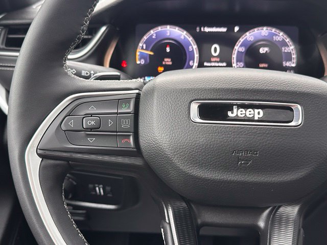 Used 2025 Jeep Grand Cherokee Altitude AWD/4WD image 23