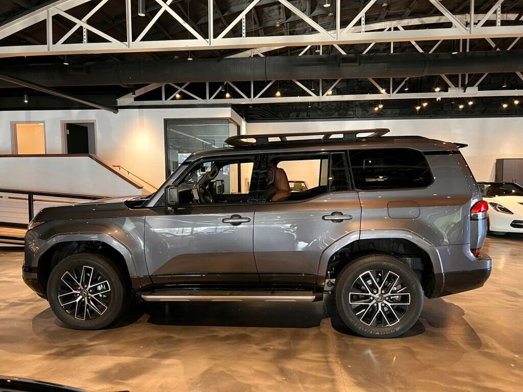 Used 2025 Lexus GX 550 w/ Accessory Package (31) image 2