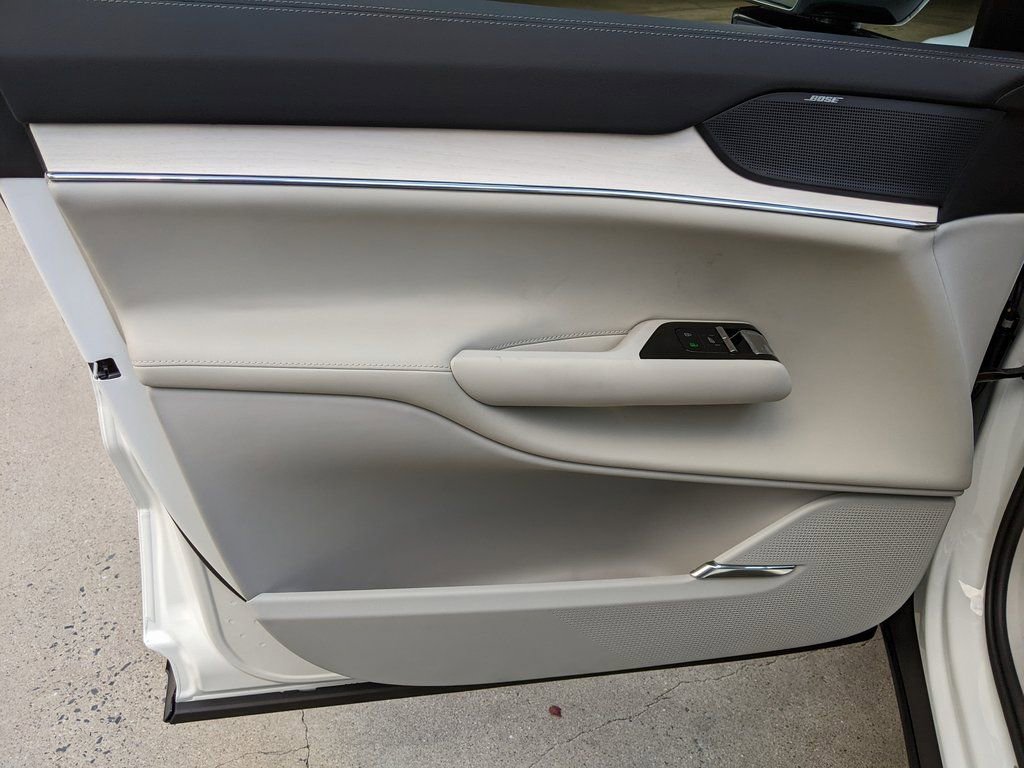 New 2025 Volvo EX90 Plus w/ Protection Package Premier image 9