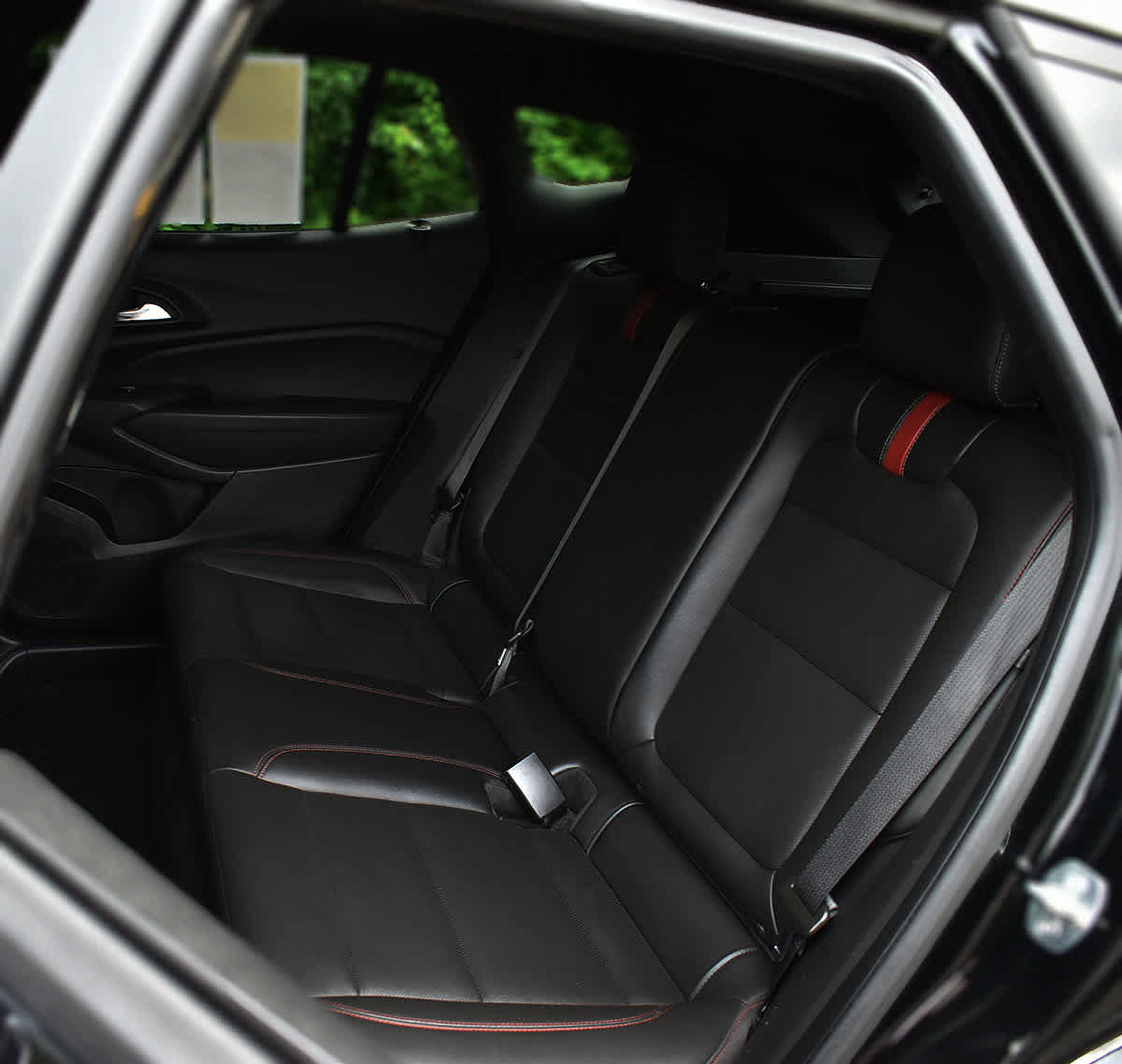 Used 2024 Chevrolet Trax RS w/ Sunroof Package FWD image 13