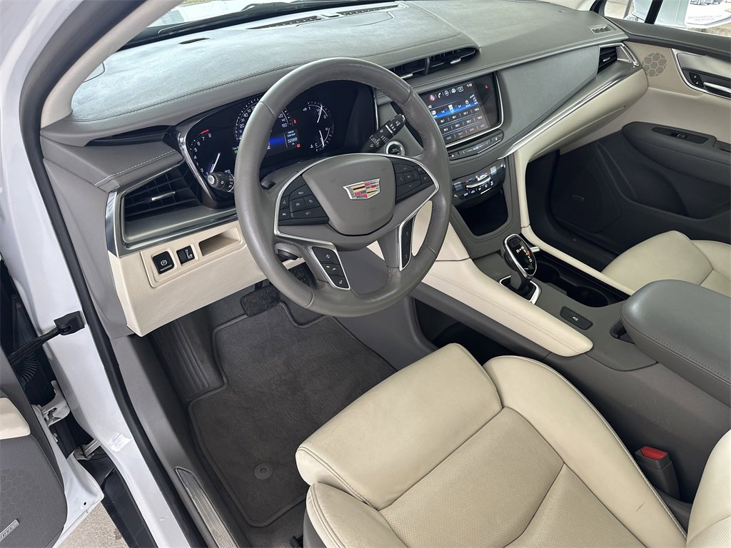 Used 2017 Cadillac XT5 Luxury w/ Driver Awareness Package image 10