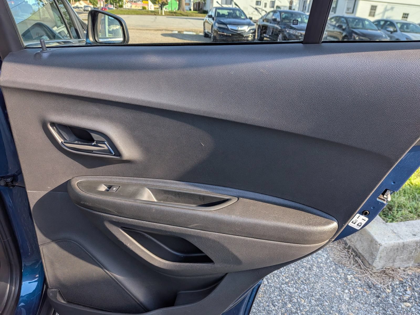 Used 2020 Chevrolet Trax LT FWD image 32