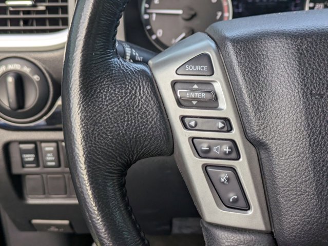 Used 2020 Nissan Titan SV w/ SV Convenience Package image 12