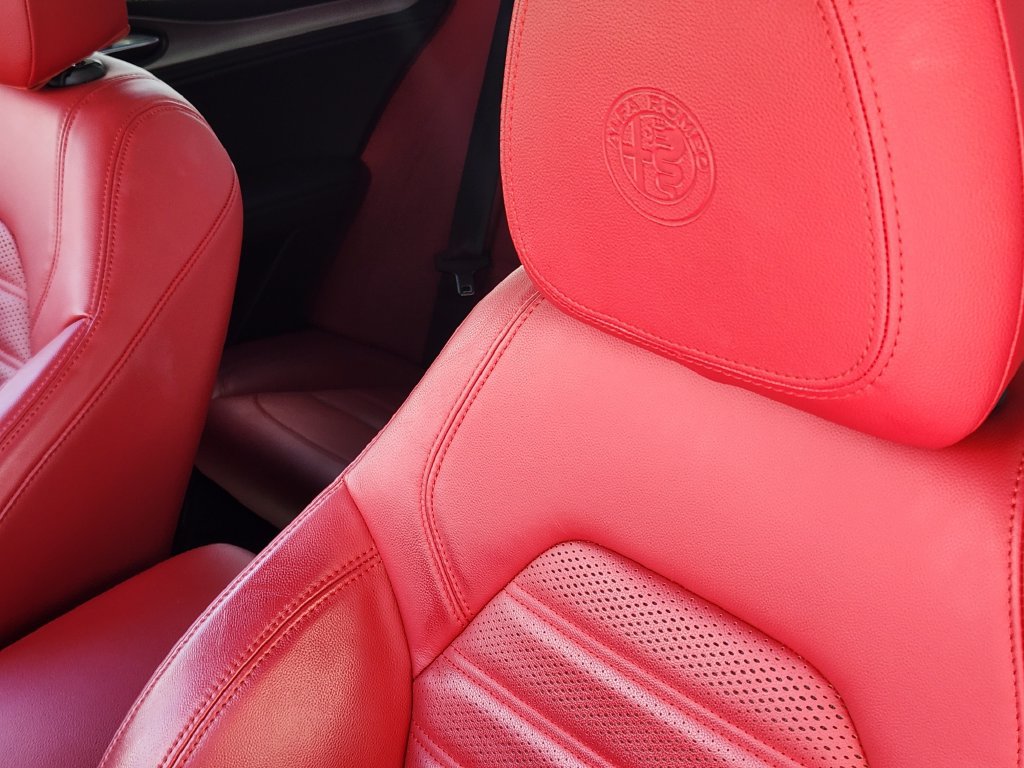 Used 2023 Alfa Romeo Stelvio Veloce AWD/4WD image 6