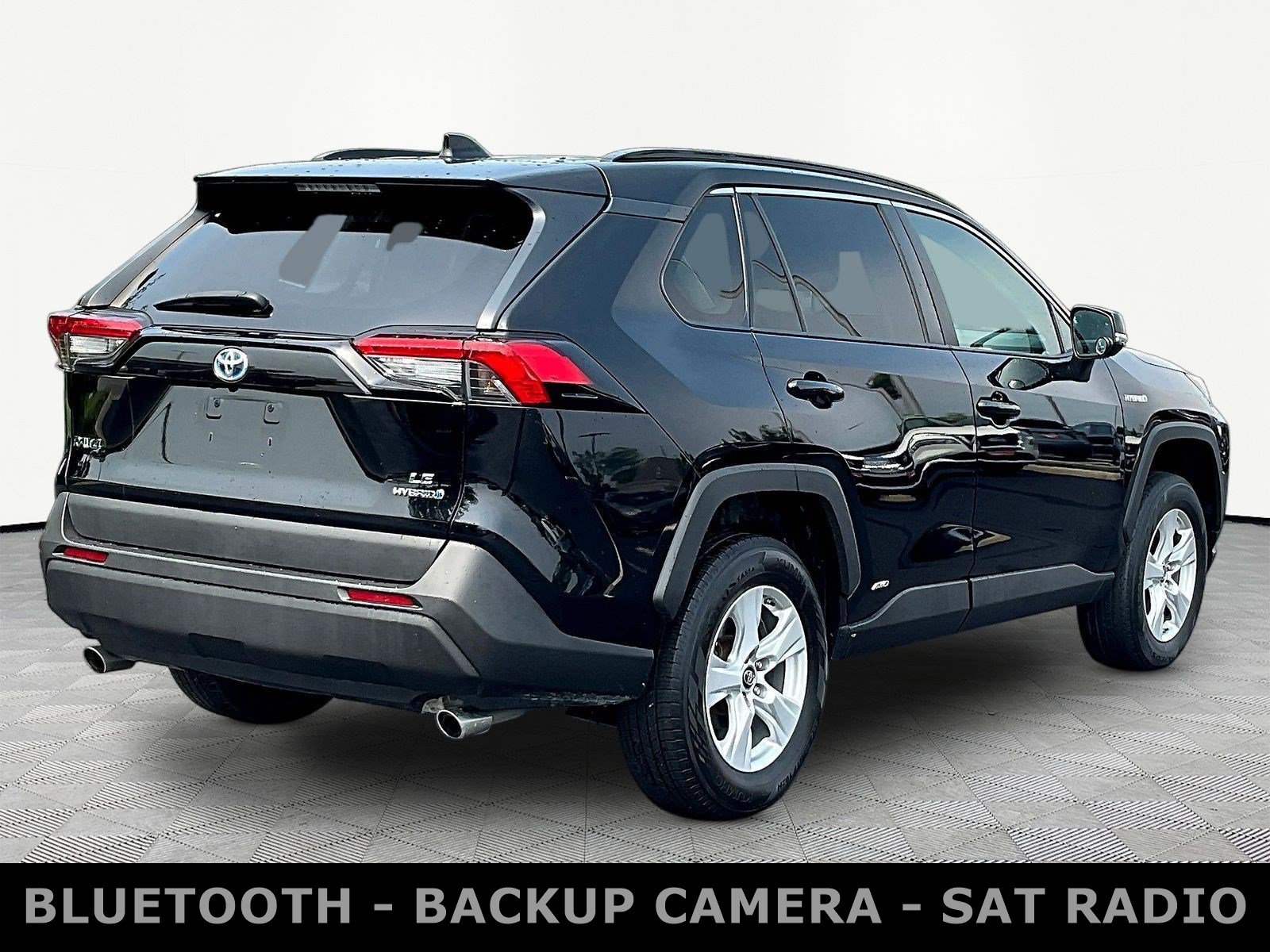 Used 2020 Toyota RAV4 LE AWD/4WD image 6