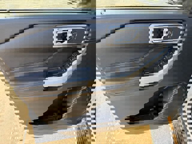 Used 2022 Ford Explorer XLT w/ Equipment Group 202A image 14