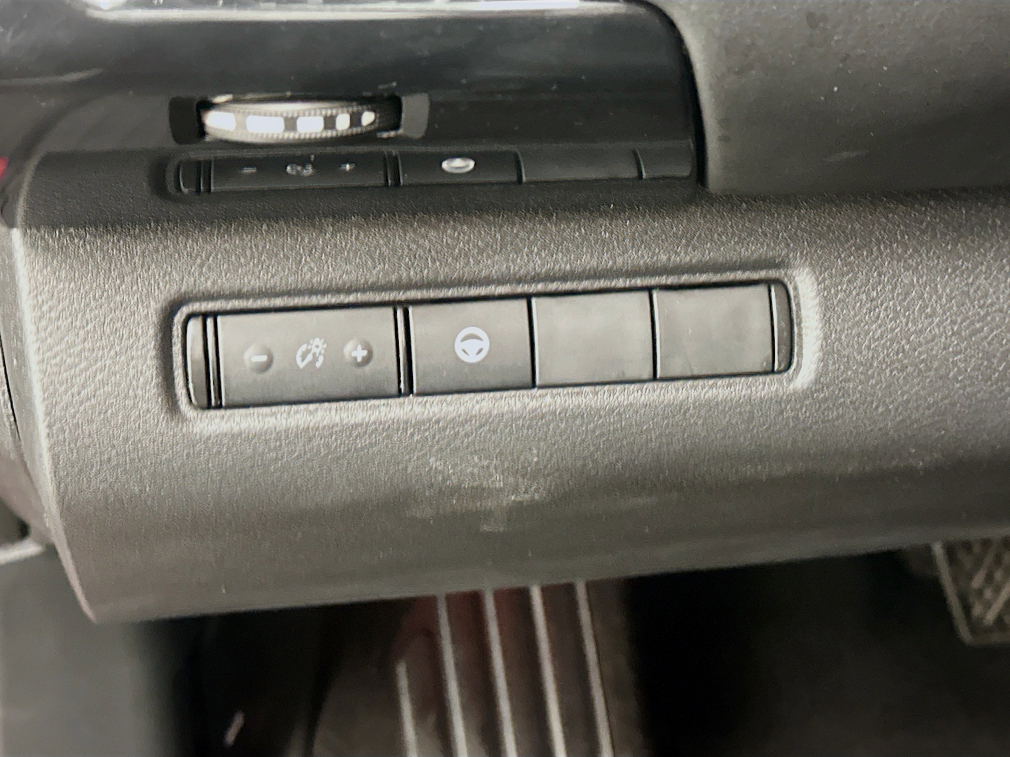 Used 2023 Nissan Pathfinder SV image 17