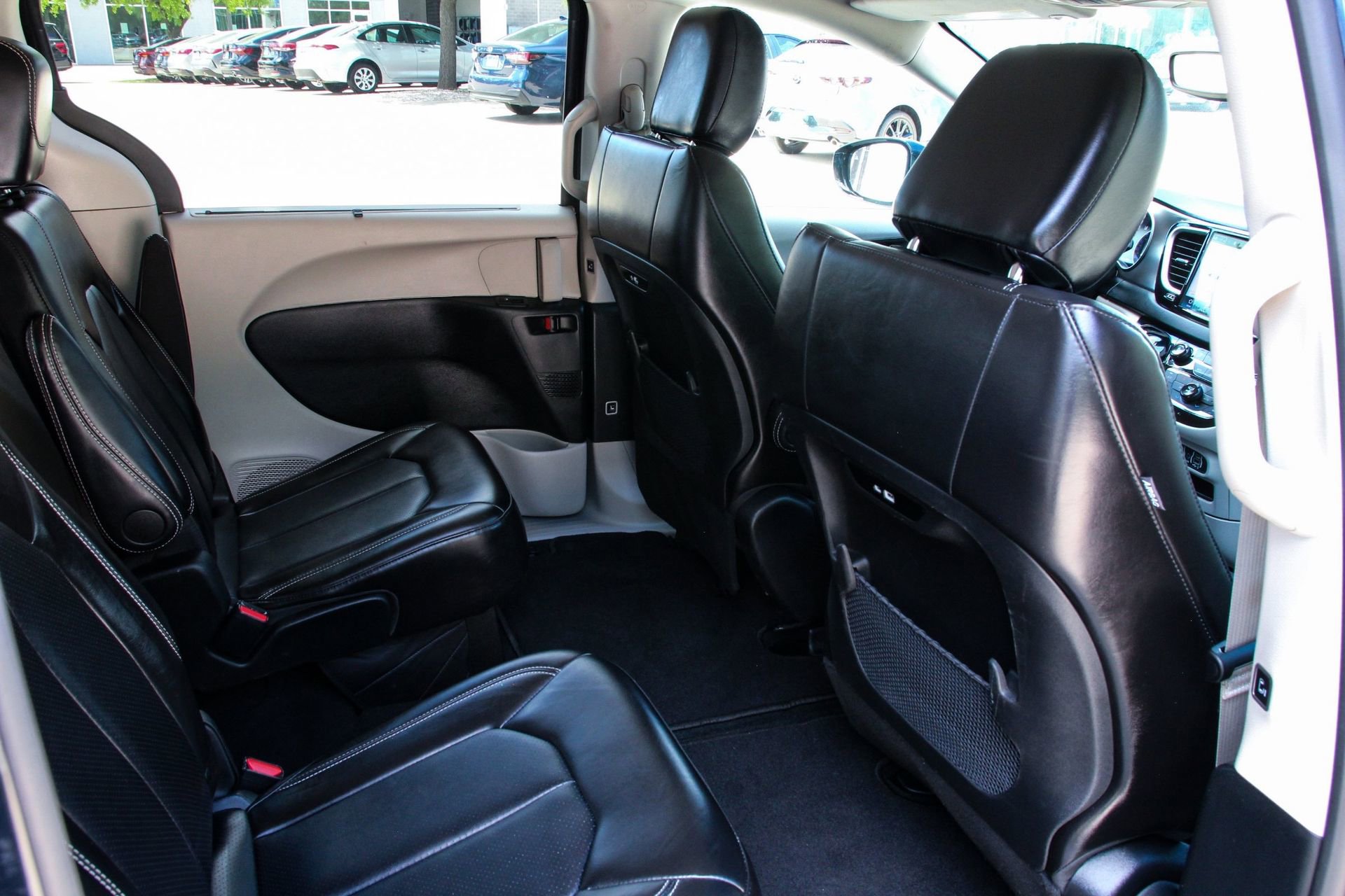 Used 2024 Chrysler Pacifica Touring-L image 34