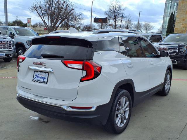 Used 2022 GMC Terrain SLT image 3