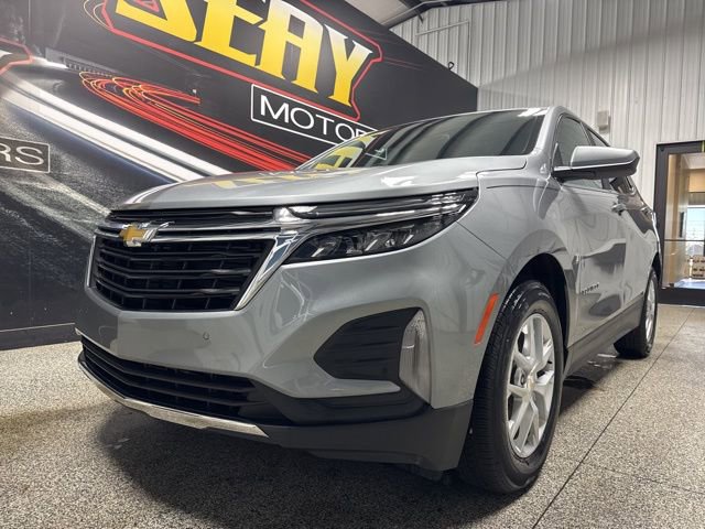 Used 2023 Chevrolet Equinox LT image 2