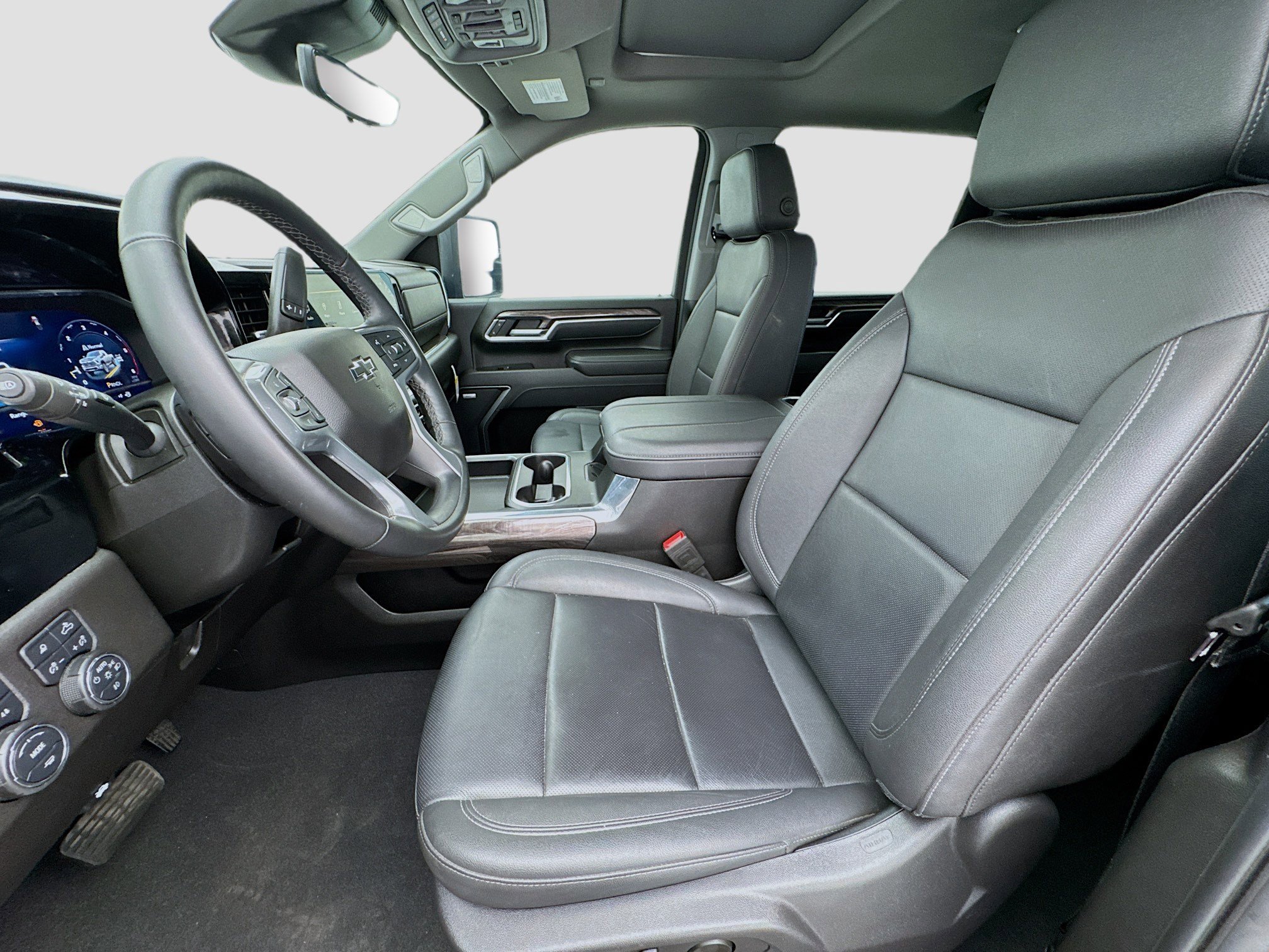 Used 2025 Chevrolet Silverado 2500 LTZ w/ LTZ Plus Package image 13