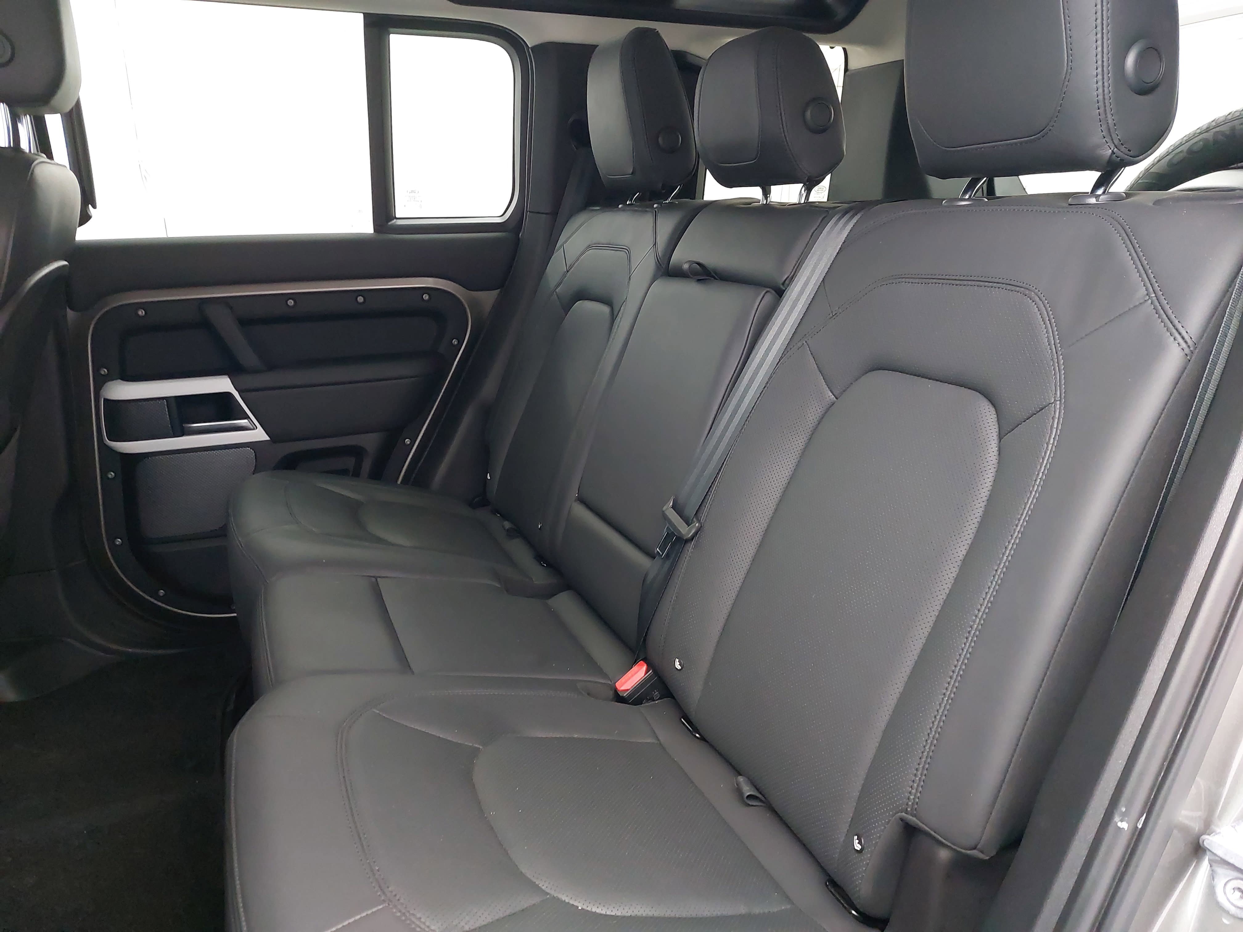 Used 2023 Land Rover Defender 110 SE image 15